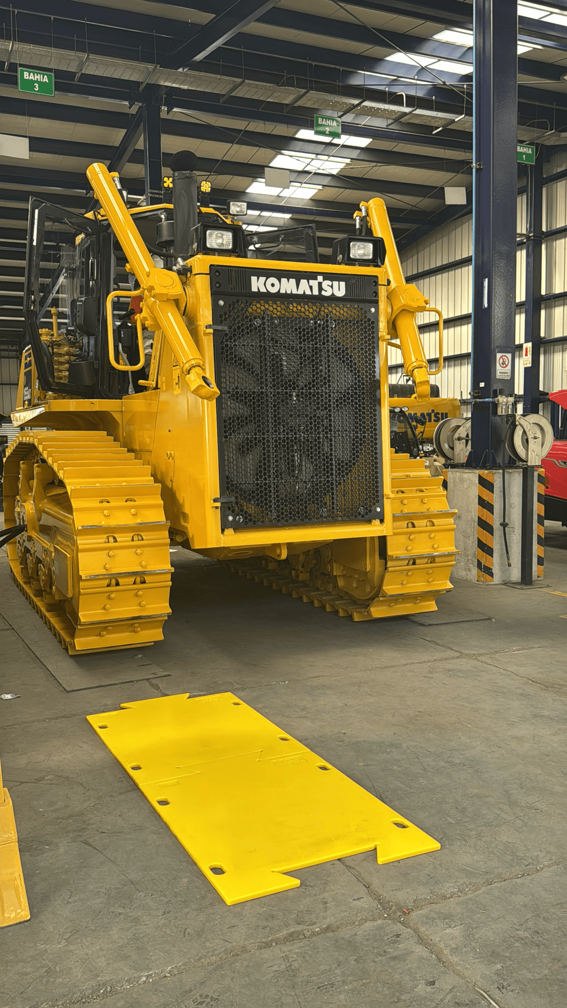 FloorDefenda™ — Protección de Pisos en operación
